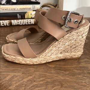 Dolce Vita Women's Tan Sandals